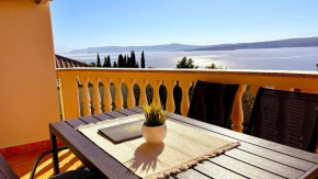 Appartement mit Balkon und Meerblick